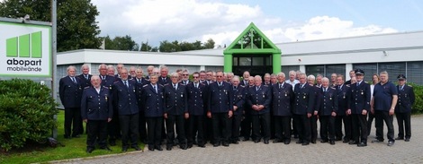 Alterskameraden der Zwischenahner Feuerwehren zu Besuch bei abopart in Petersfehn